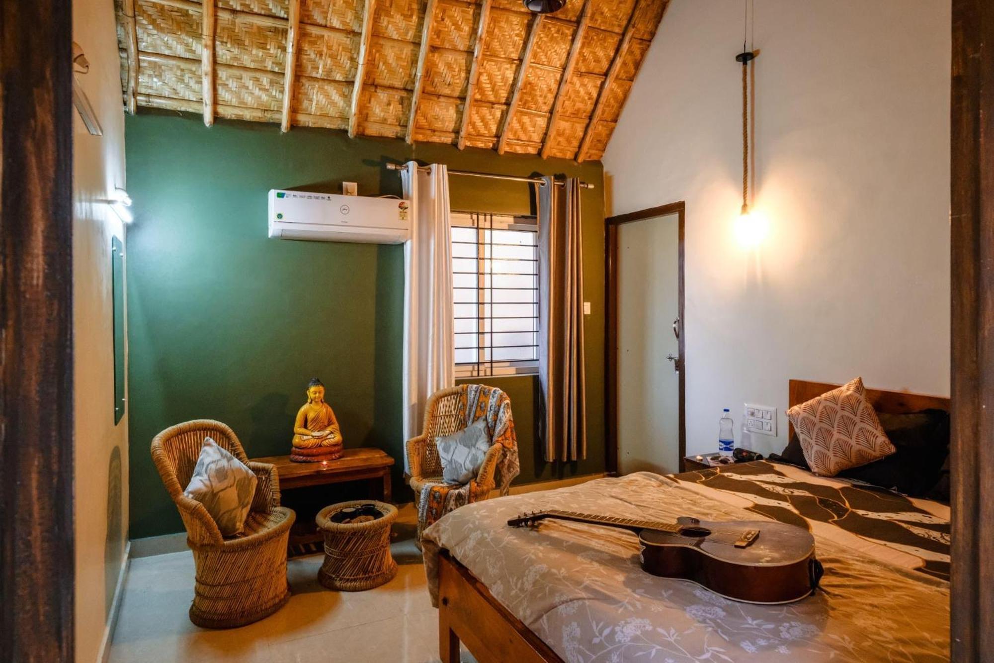 The Hideout Cottage And Restaurant Hampi Exterior photo