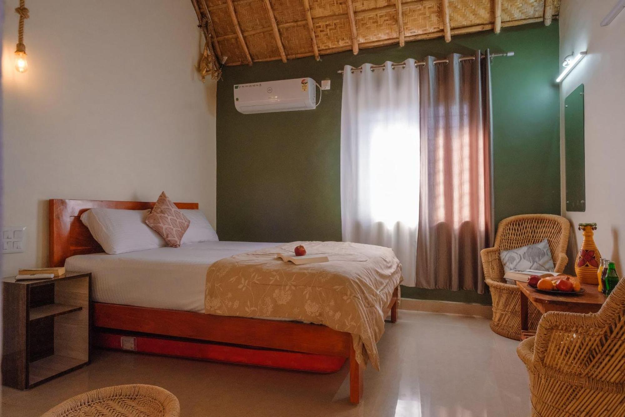 The Hideout Cottage And Restaurant Hampi Exterior photo