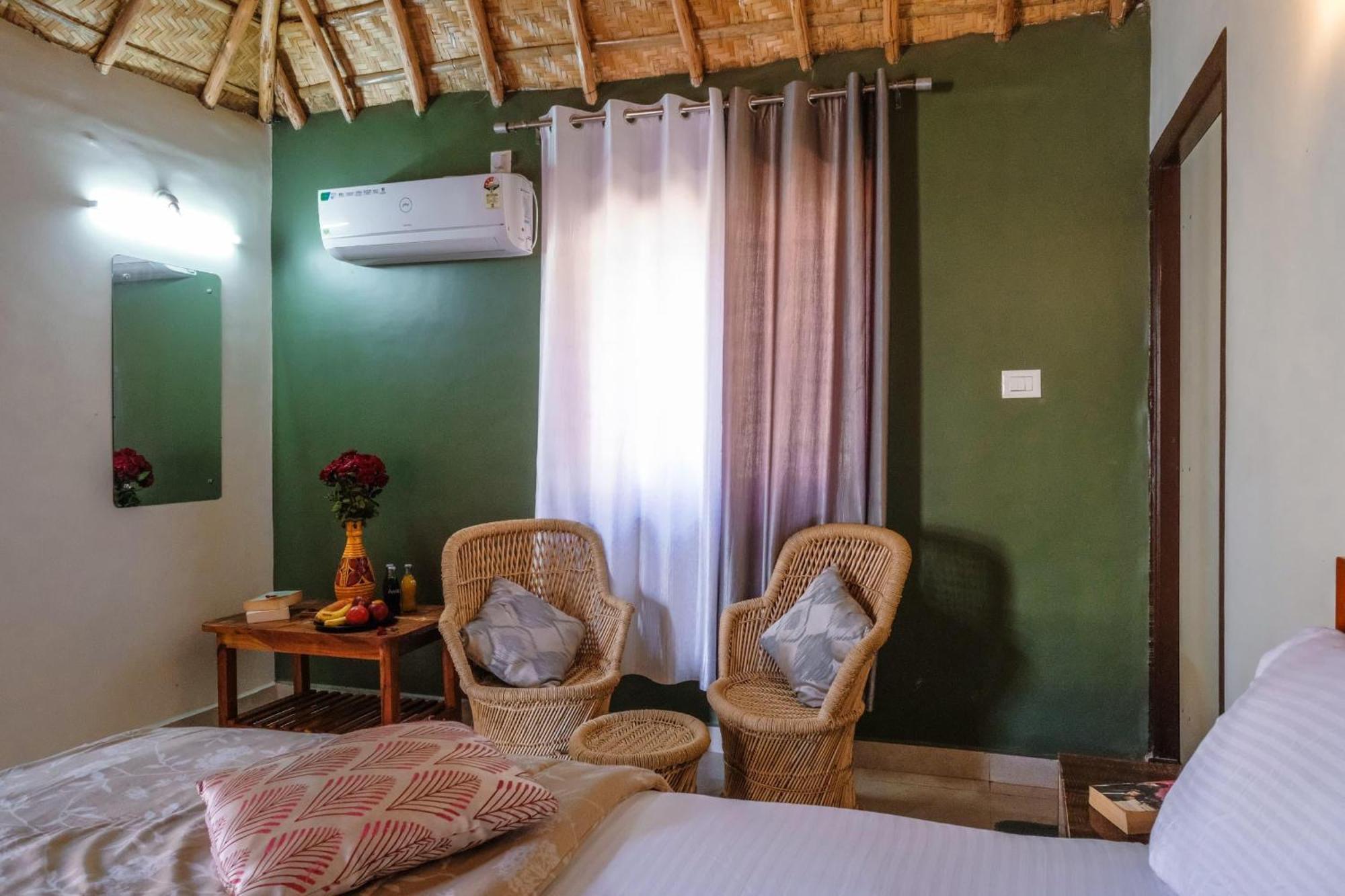 The Hideout Cottage And Restaurant Hampi Exterior photo