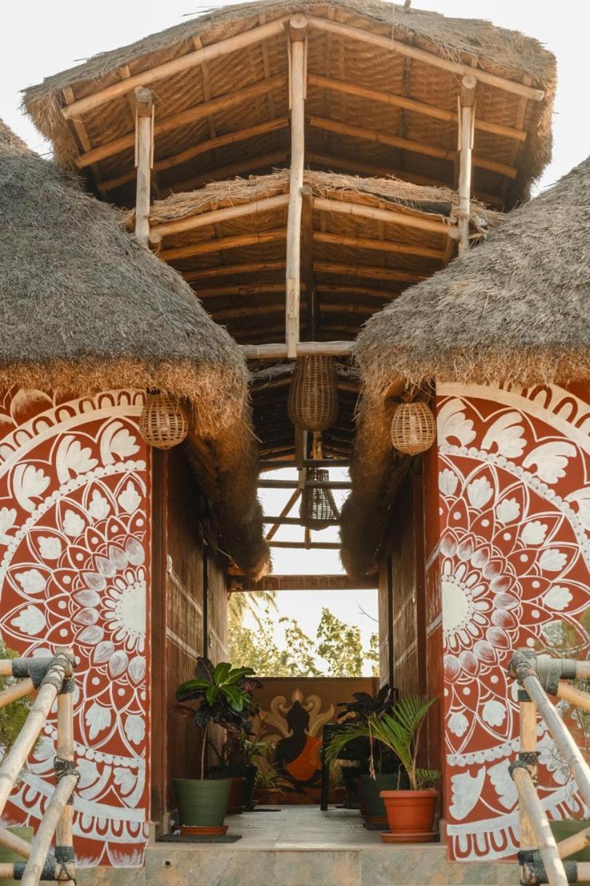 The Hideout Cottage And Restaurant Hampi Exterior photo